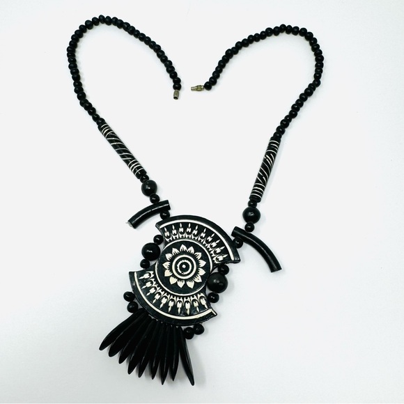 Tribal wood necklace - Picture 6 of 9